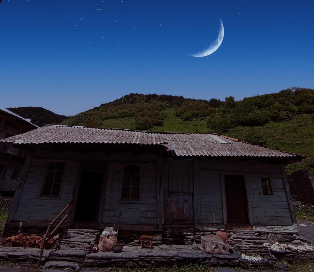梅斯蒂亚Raul Lushnu Darbaz住宿加早餐旅馆 外观 照片