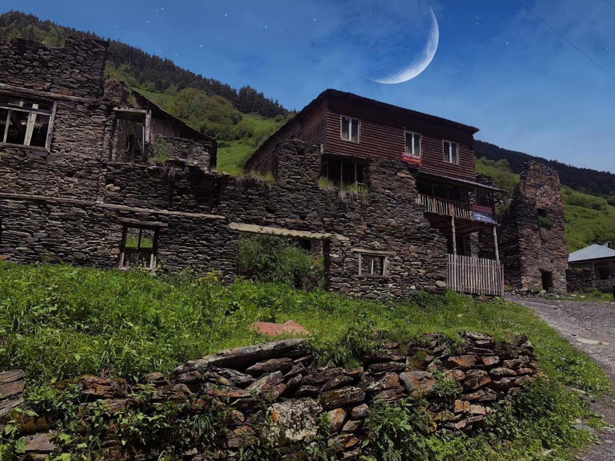 梅斯蒂亚Raul Lushnu Darbaz住宿加早餐旅馆 外观 照片