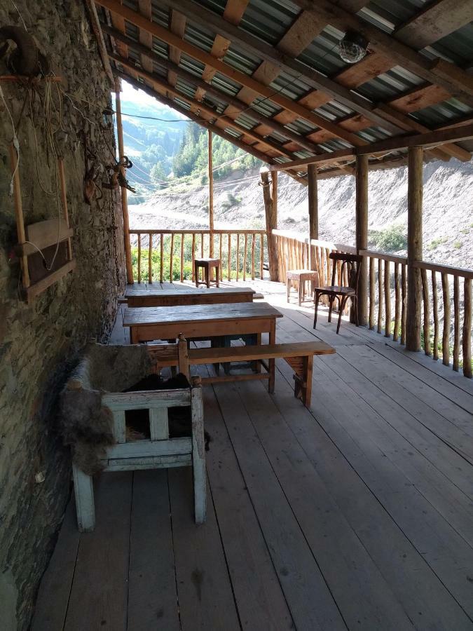 梅斯蒂亚Raul Lushnu Darbaz住宿加早餐旅馆 外观 照片
