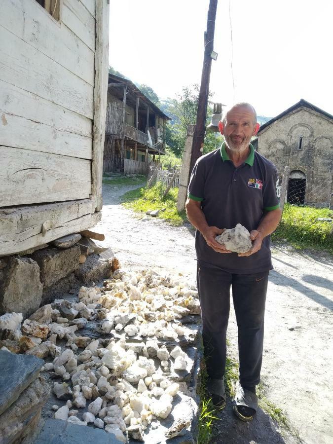 梅斯蒂亚Raul Lushnu Darbaz住宿加早餐旅馆 外观 照片