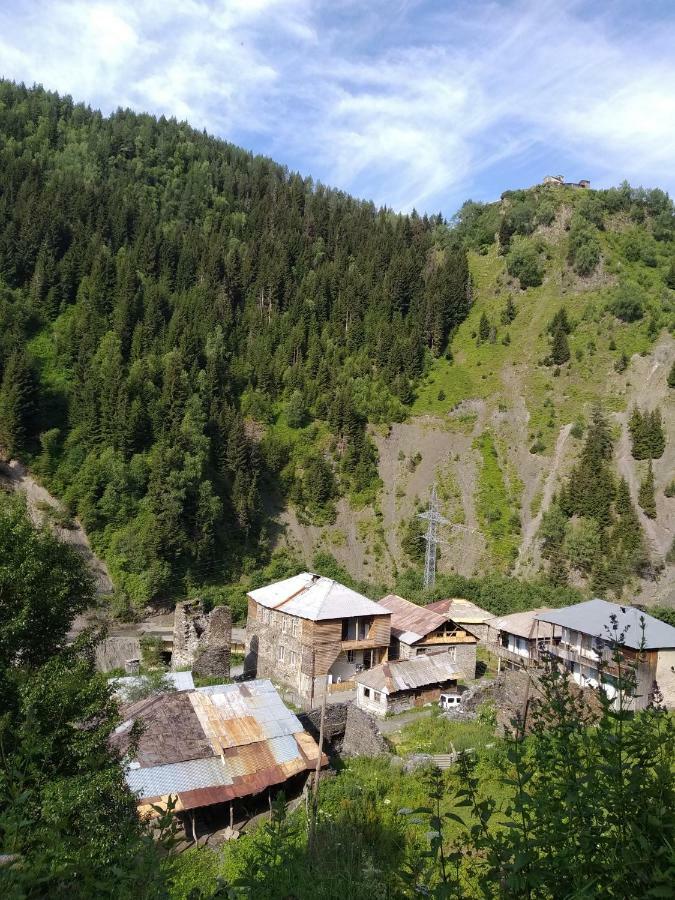 梅斯蒂亚Raul Lushnu Darbaz住宿加早餐旅馆 外观 照片