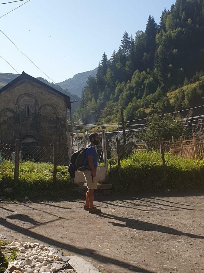梅斯蒂亚Raul Lushnu Darbaz住宿加早餐旅馆 外观 照片
