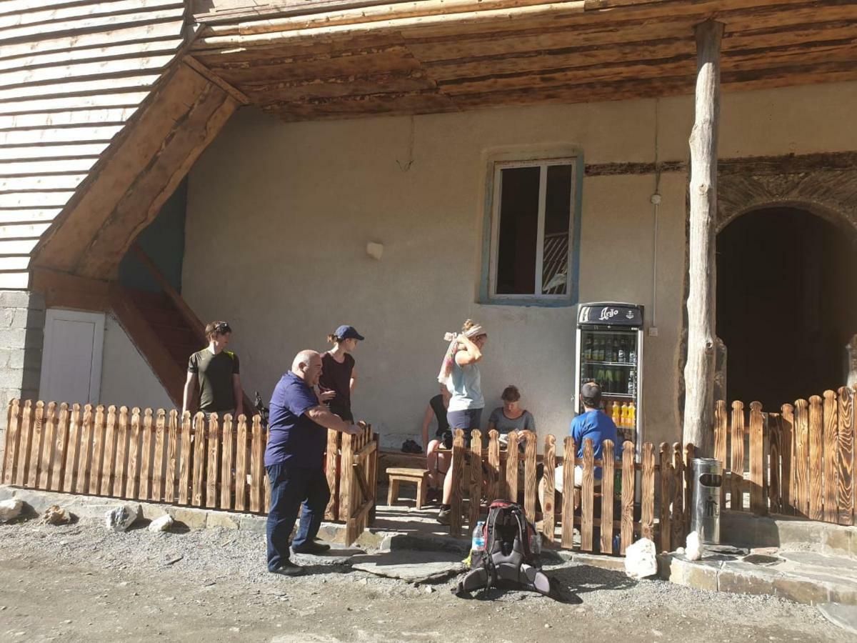 梅斯蒂亚Raul Lushnu Darbaz住宿加早餐旅馆 外观 照片