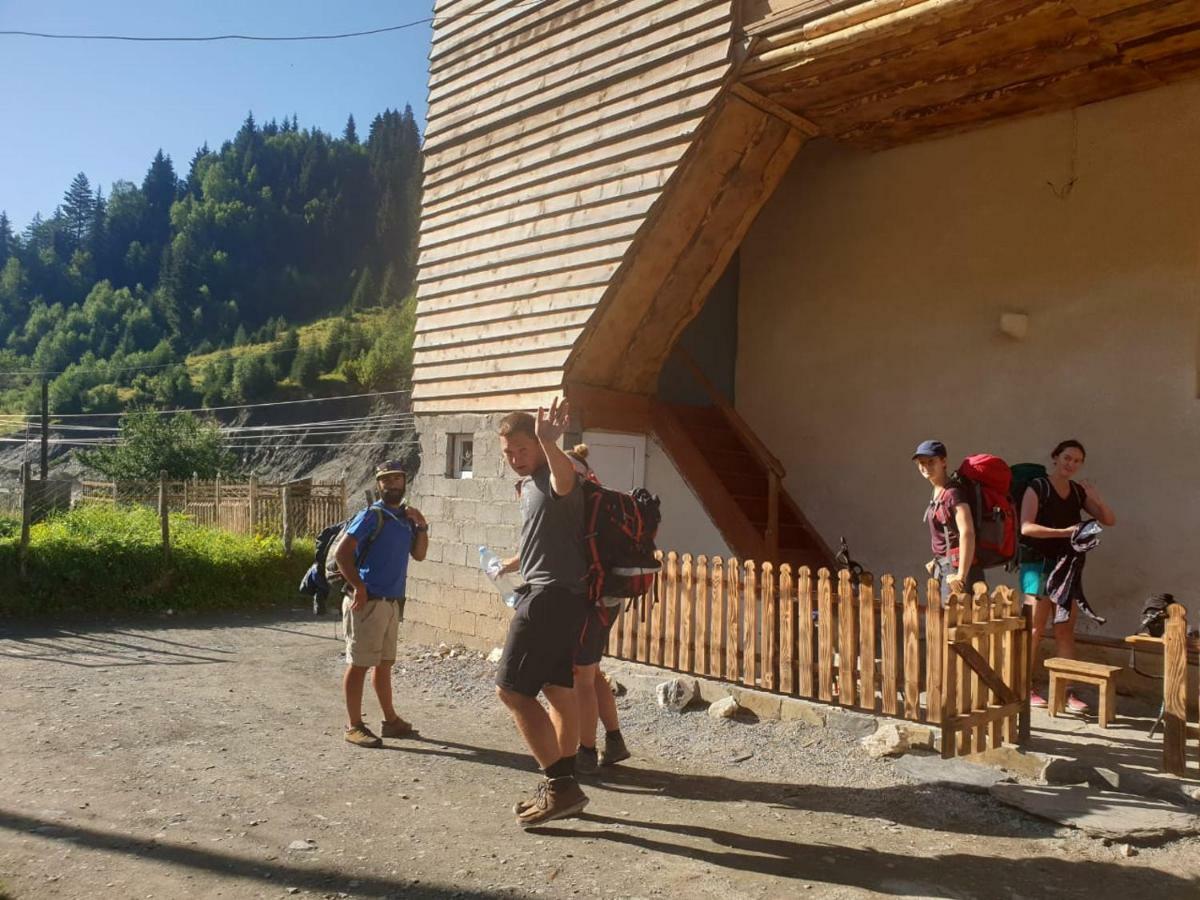 梅斯蒂亚Raul Lushnu Darbaz住宿加早餐旅馆 外观 照片
